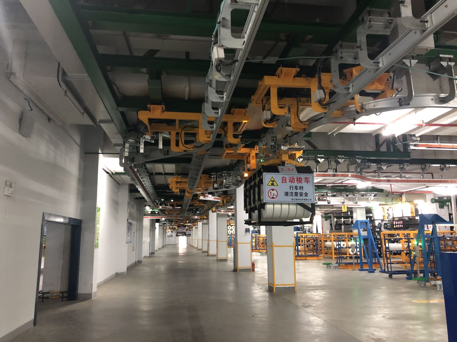 絲餅搬運梭車_絲餅上車